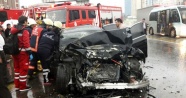 İstanbul'da otomobil yolcu otobüsüne çarptı: 2 yaralı