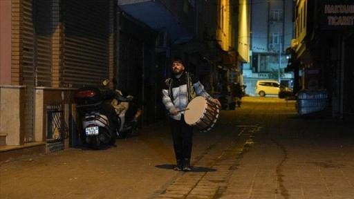 İstanbul'da Ramazan davulcularının sahur mesaisi başladı