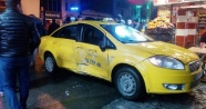 İstanbul'da tramvay taksiye çarptı: 4 yaralı