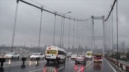 İstanbul&#039;da yağış ulaşımı aksattı