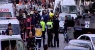 İstanbul'daki patlamanın ardından polis olay yerine yakın motosikletlerde inceleme yapıyor