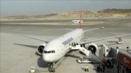İstanbul Havalimanı varışlı ilk uçak piste teker koydu