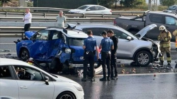 İstanbul TEM Otoyolu'nda meydana gelen zincirleme kazada 1 kişi öldü