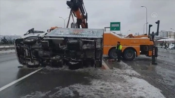 İstanbul TEM Otoyolu'nda trafik kazası nedeniyle yoğunluk oluştu