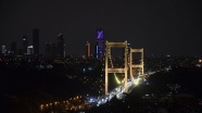 İstanbul&#039;un köprüleri, Çocukluk Çağı Kanser Günü&#039;ne dikkati çekmek için ışıklandırıldı