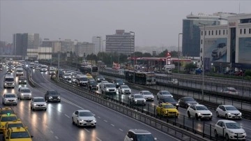 İstanbul'da haftanın ilk iş günü yağışın da etkisiyle trafik yoğunluğu arttı