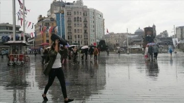 İstanbul'da kısa süreli sağanak geçişleri hayatı olumsuz etkiledi