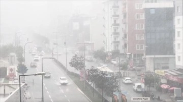 İstanbul'da kısa süreli yağmur geçişleri hayatı olumsuz etkiledi