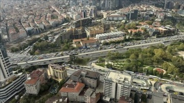 İstanbul'da polis ekiplerinin okul çevrelerinde gerçekleştirdiği denetim havadan kontrol edildi