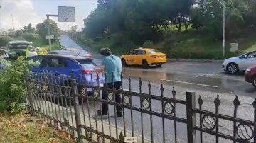 İstanbul'da sağanak trafik kazalarına neden oldu