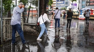 İstanbul'da sağanak yağış etkili oluyor