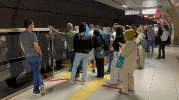 İstanbul'da Samandıra-Üsküdar seferini yapan metro arızalandı