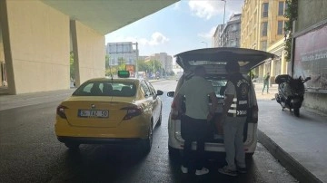 İstanbul'da turistlere taksimetre açmadan fiyat söyleyen taksiciye para cezası