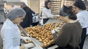 İstanbul'daki meslek lisesi öğrencileri depremzedeler için okullarına koştu