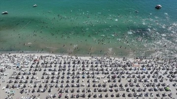İstanbullular bayram tatilinde millet bahçeleri ve sahillere akın etti