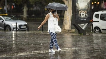 İstanbul'un bazı ilçelerinde gök gürültülü sağanak etkili oluyor