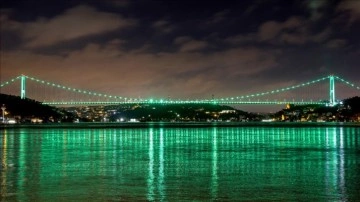 İstanbul’un köprüleri skolyoz hastalığına dikkati çekti