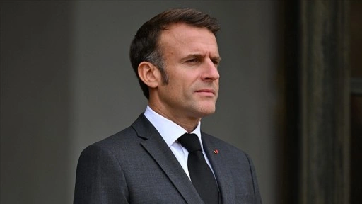 İstifa çağrılarını göz ardı eden Macron, 3 aylık hükümetin düşmeyeceğini düşünüyor