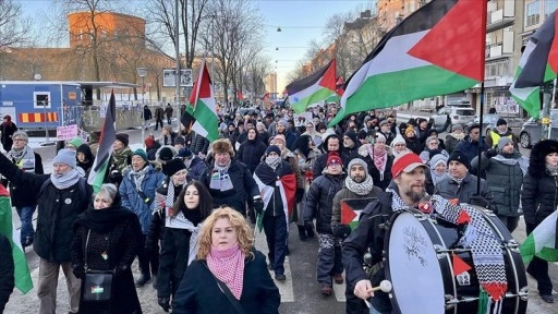 İsveç'te yüzlerce kişi İsrail'i protesto etti