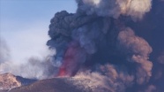 İtalya&#039;da Etna Yanardağı lav püskürtmeye devam ediyor