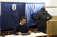 İtalya&#039;da halk iki gün sürecek anayasa referandumu için sandık başında