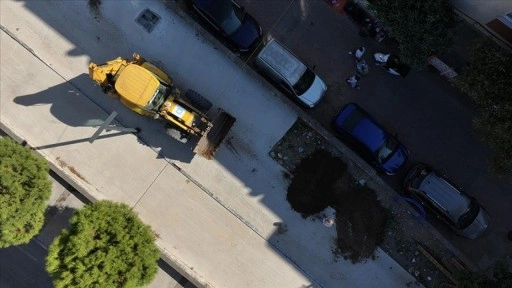 İzmir'de 152 yıllık demir yolunun beton dökülerek kapatılmasına tepki