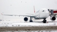 İzmir'de hava ulaşımına kar engeli