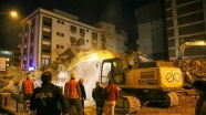 İzmir&#039;de kontrollü yıkım sırasında bir binanın çökmesiyle ilgili soruşturma başlatıldı
