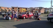 İzmir'de otomobil ile motosiklet çarpıştı: 1 ölü, 2 yaralı