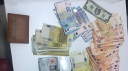 İzmir'de sahte parayla cep telefonu almaya çalışan 6 şüpheli yakalandı