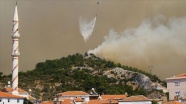 İzmir&#039;deki orman yangını Menderes ve Seferihisar ilçelerine sıçradı