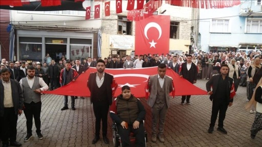 İzmir Ödemiş'te gençler 95 yıllık gelenekle askere uğurlanıyor