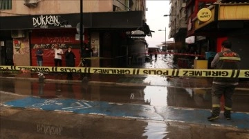 İzmir'de sağanaktan kaçmaya çalışan 2 kişi, elektrik akımına kapılarak öldü