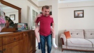 İznik&#039;te bir baba ayağı kırılan oğlunu LGS sınavı için okula kadar sırtında taşıdı