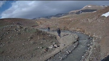 Jandarma, İran sınırını İHA'lar, keşif uçakları, kameralar ve fotokapanlarla izliyor