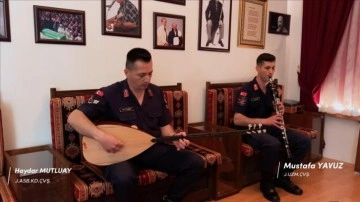 Jandarma personeli Neşet Ertaş'ın 'Neredesin Sen' türküsünü seslendirdi
