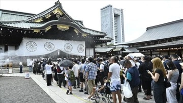 Japonya kabine üyeleri tartışmalı Yasukuni Tapınağı'nı ziyaret etti