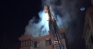 Kadıköy’de 4 katlı binanın çatısı alev alev yandı