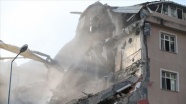 Kağıthane'de yurt binasında yıkım