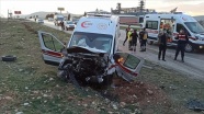 Kahramanmaraş&#039;ta ambulans ile otomobil çarpıştı: 3 ölü, 3 yaralı