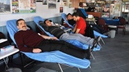Kahvehanesinde düzenlediği kampanyalarla 800 kişinin kan vermesini sağladı