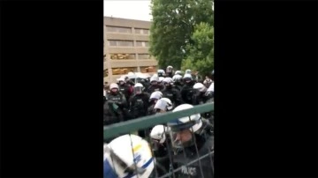 Kanada polisinden, McGill Üniversitesindeki Filistin'e destek gösterilerine biber gazıyla müdah