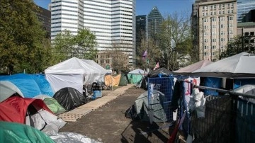 Kanada'da, McGill Üniversitesi kampüsünde Filistin destekçilerinin kurduğu çadırlar kaldırıldı