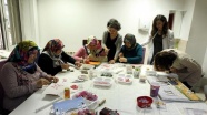 Kanserli kadınlar el sanatlarıyla 'terapi' yapıyor