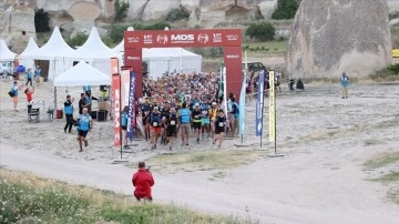 Kapadokya Çöl Maratonu'nda 30 kilometrelik koşu başladı