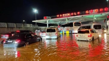 Kapıkule Gümrük Sahası'nı su bastı