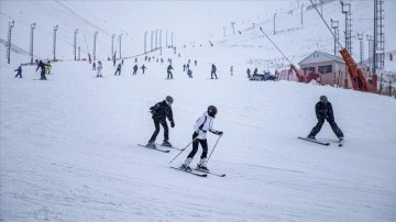 Kara hasret kayak merkezleri &quot;suni kar&quot; ve &quot;kar dondurma&quot; yöntemlerine yöneldi