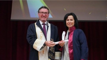 Karabük'te 62 yaşındaki üniversiteli, bölümünden birincilikle mezun oldu