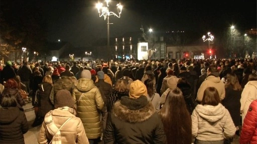 Karadağ'da 12 kişinin ölümüyle sonuçlanan saldırı sonrası gösteriler düzenlendi