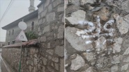 Karadağ&#039;daki iki camiye ırkçı saldırı düzenlendi